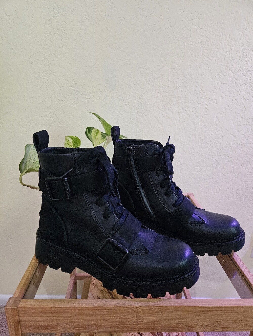UGG Noe Moto Black Lace-Up & Buckle Combat Boots Sz 6.5